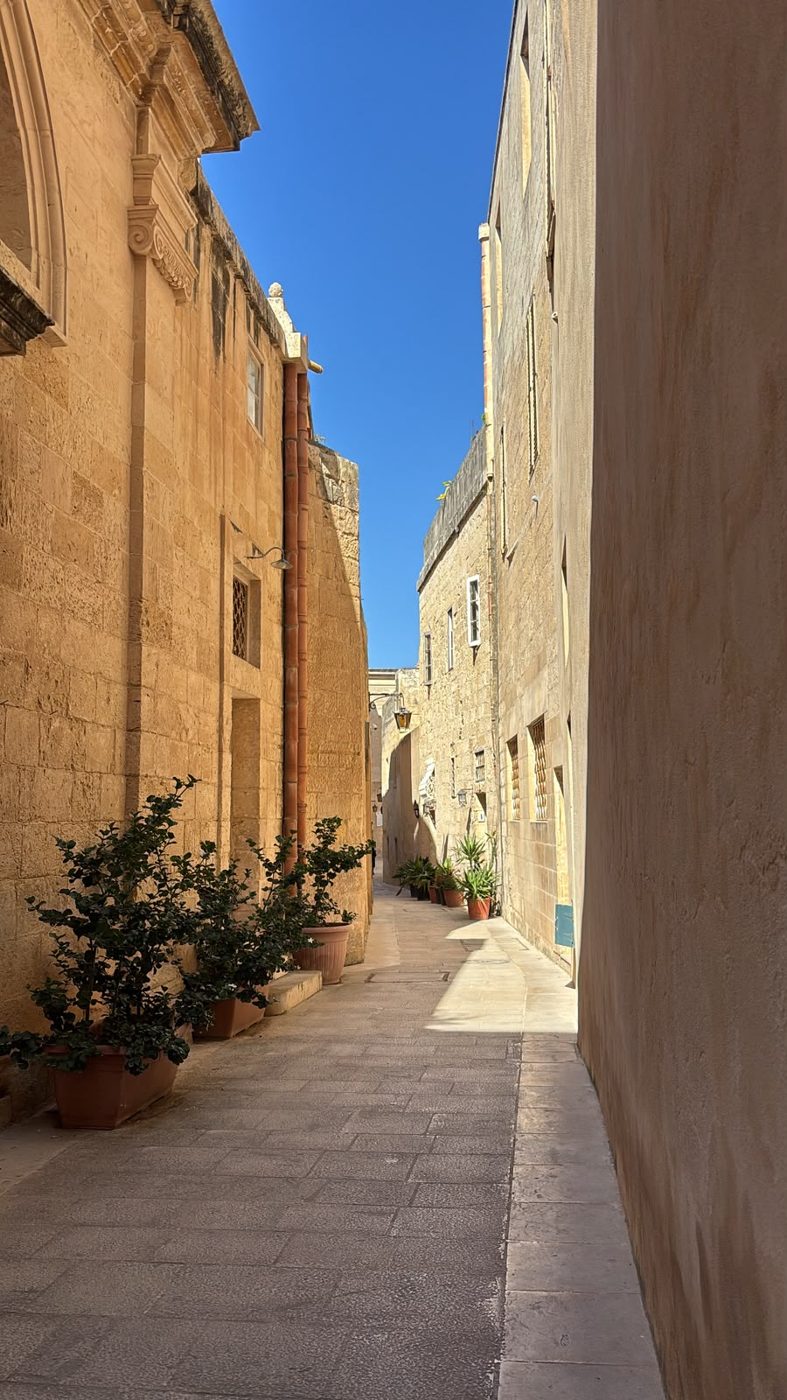 Viela de pedra em Mdina, Malta